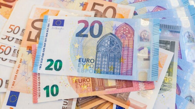 BSH ndalon renien e euros, mban kursin prane kufirit te 100 lekeve